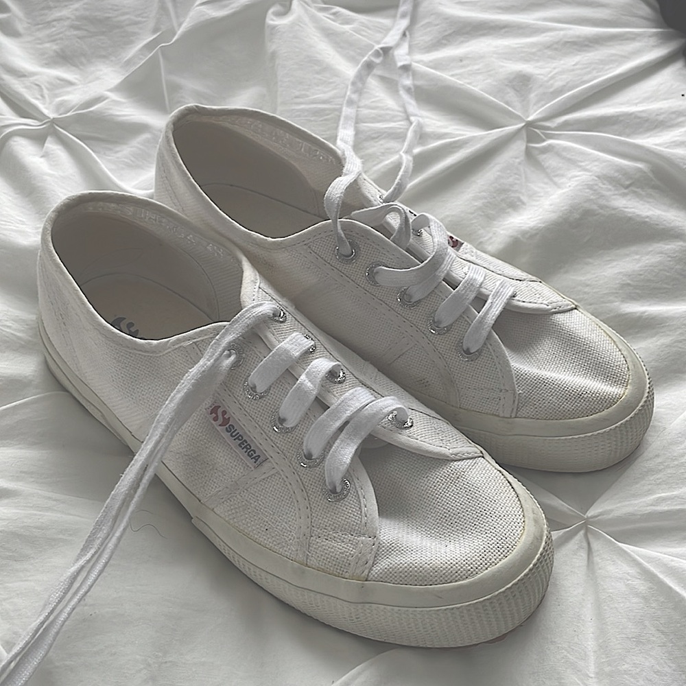 White Supergas size 38 EUC